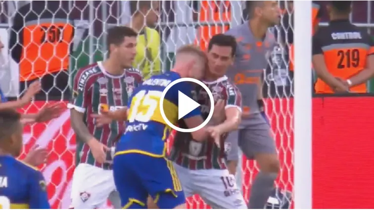 Valentini le dio un cabezazo a Ganso y ni recibió tarjeta.