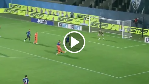 El chileno tuvo seis minutos en cancha y casi marca el golazo de la jornada.