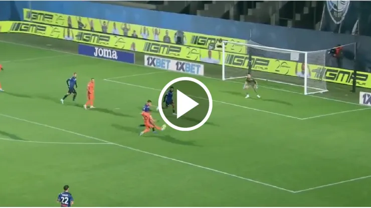 El chileno tuvo seis minutos en cancha y casi marca el golazo de la jornada.