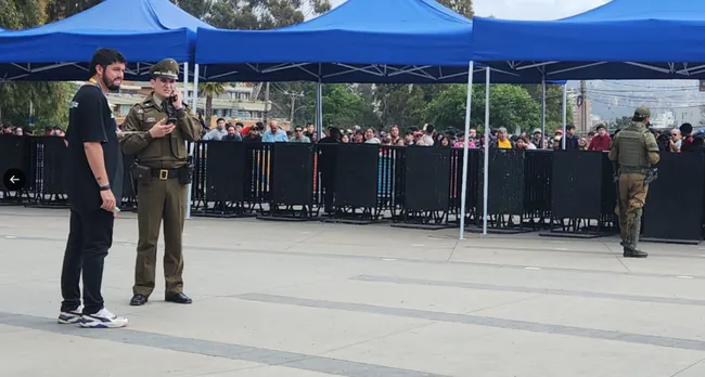 Una extensa fila se puede apreciar a las afueras del Sausalito | FOTO: Roberto Sánchez