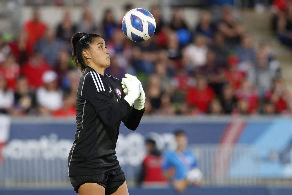 María José Urrutia cumplió con creces la responsabilidad del arco (Photosport)