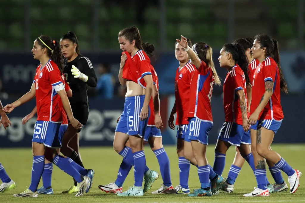 La Roja Femenina pasó una gran vergüenza en Santiago 2023 a raíz de una mala gestión (Photosport)