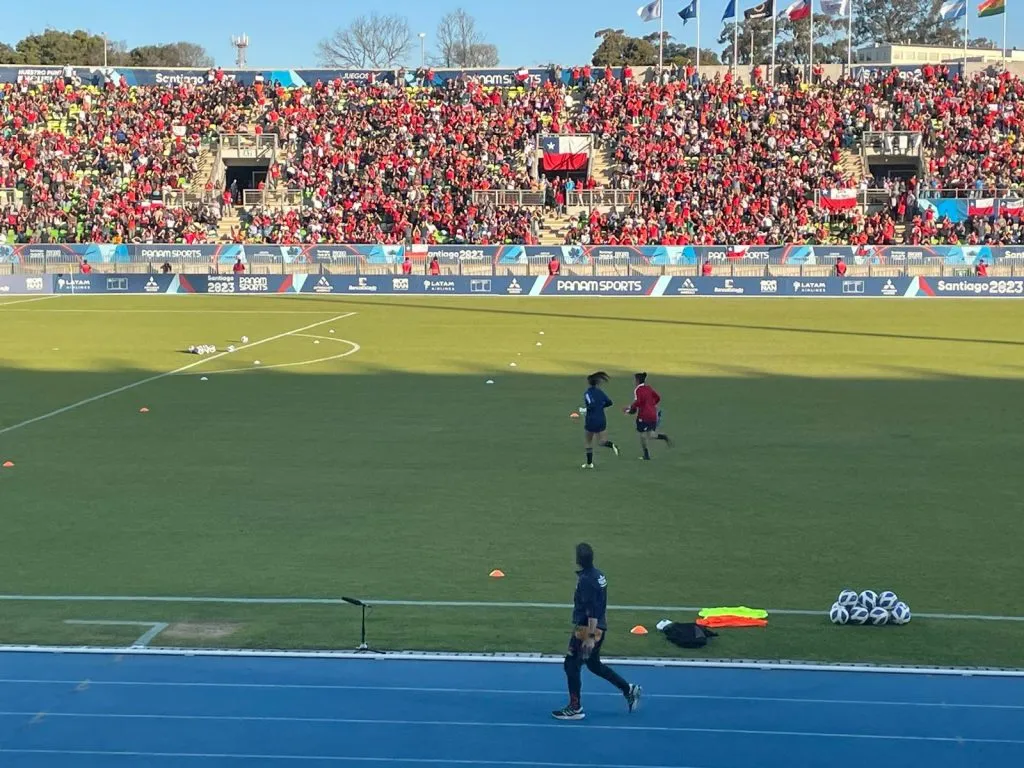 María José Urrutia saltó a la cancha para hacer los trabajos previos a la final por el Oro (Foto: Bolavip)