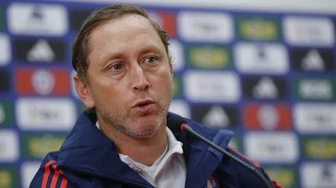 Un histórico de Colo Colo le da vuelta la espalda a Luis Mena