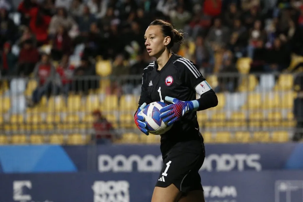 VINA DEL MAR, CHILE – OCT 31: La jugadora de Chile, Christiane Endler, en accion durante el partido de Semifinal del futbol femenino de los XIX juegos Panamericanos Santiago 2023 contra Estados Unidos realizado en el estadio Sausalito el 31 de Octubre 2023 en Vina del Mar, Chile./ Chile’s player Christiane Endler, in actions during the women’s Semifinal football match against United States of the 2023 XIX Pan American Games at the Sausalito Stadium on August 31, 2023 in Vina del Mar, Chile.
(Foto de Raul Zamora/Santiago 2023 via Photosport)