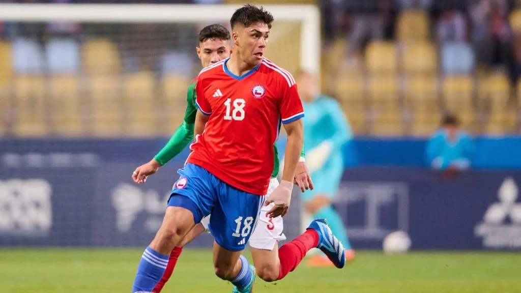 Damián Pizarro con la camiseta de Chile