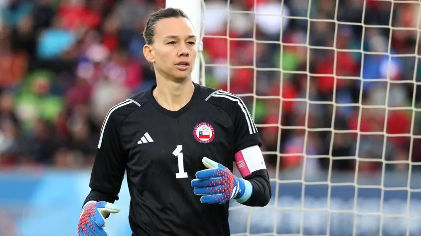Tiane Endler no va más en Chile. | Foto: Photosport