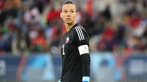 Crack ochentero de La Roja con todo en contra de Tiane Endler.