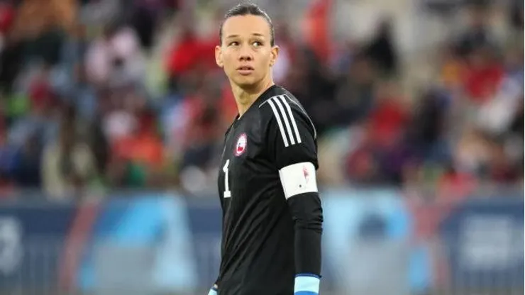 Crack ochentero de La Roja con todo en contra de Tiane Endler.