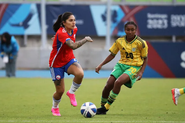 Yenny Acuña, quizás no juegue de rojo la gran final (Manuel Lema O/Santiago 2023 vía Photosport)