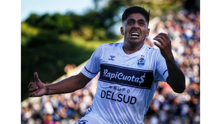 El delantero Cristián Tarragona continuaría en el fútbol argentino en 2024. (Foto: Revista Gimnasia)