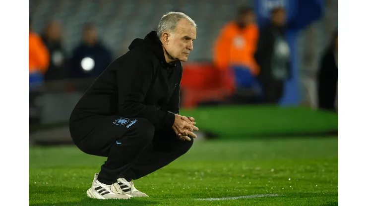 Marcelo Bielsa tuvo un notable gesto con un hincha charrúa