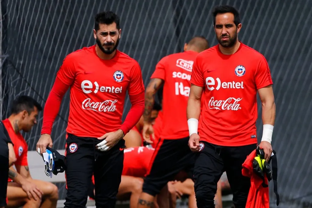 Ambos fueron los arqueros de Chile en las Copas Américas de 2015 y 2016 (Photosport)
