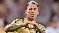 El ariete nacional sigue escuchando ofertas para continuar su carrera.