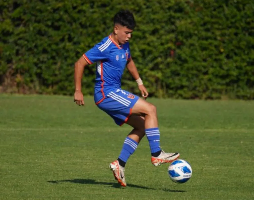 Nacho Vásquez y su gran ascenso en la U con apenas 17 años (Bolavip)