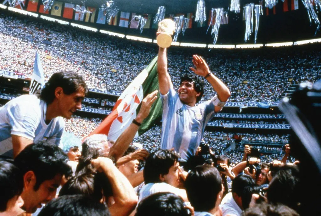 La camiseta que llevó a la gloria a Diego Maradona con Argentina en 1986 está en el séptimo lugar (Foto: Bevilacqua Giuliano/ABACA)