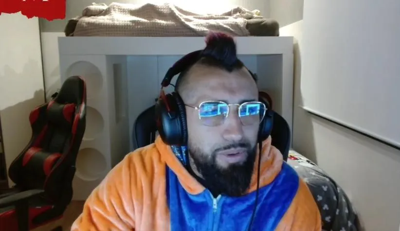 Arturo Vidal en su canal de Twitch entregó una serie de frases para el bronce