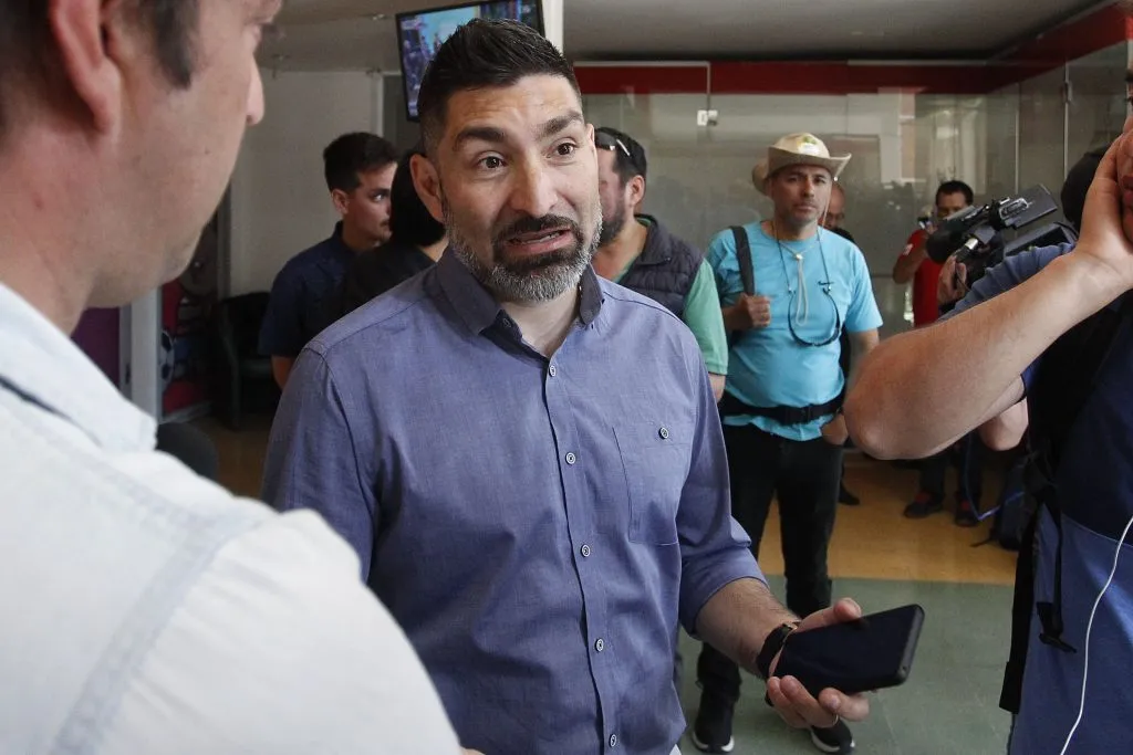 Gamadiel García anticipa que el Sifup paralizaría si se mantiene la medida de aumentar los cupos de extranjeros (Foto: Photosport)