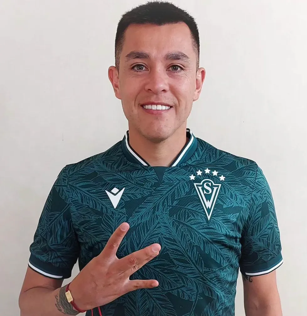 Carlos Muñoz seguirá jugando en Wanderers para el 2024 (Instagram: WanderersOficial)