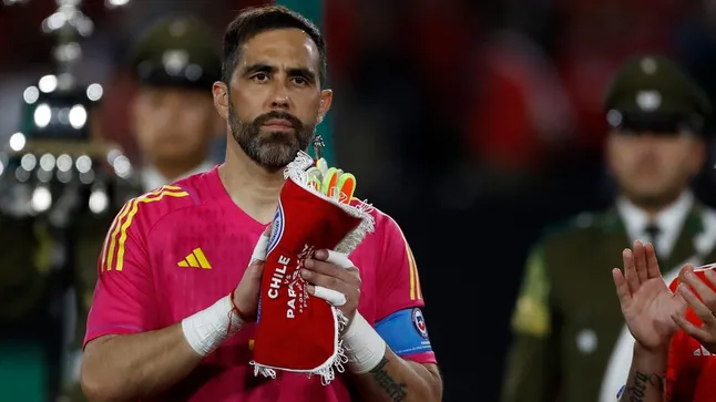 Claudio Bravo fue al hueso en contra de Eduardo Berizzo (Photosport)