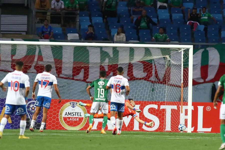 La eliminación de la Copa Sudamericana de la UC fue un duro golpe | Foto: Photosport