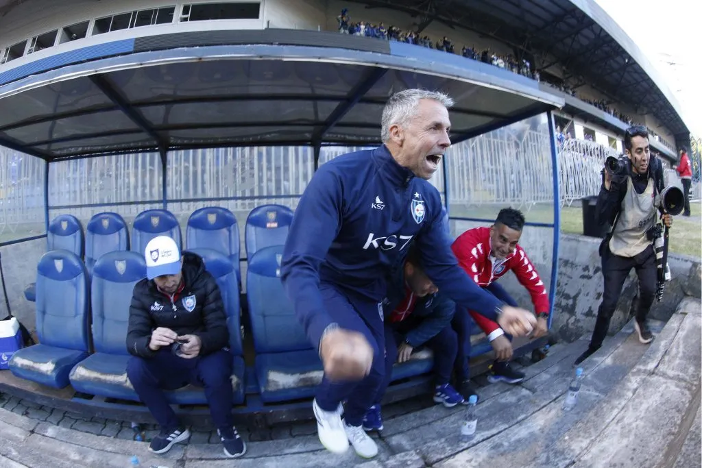 Gustavo Álvarez ahora espera celebrar triunfos en la banca de la U (Photosport)