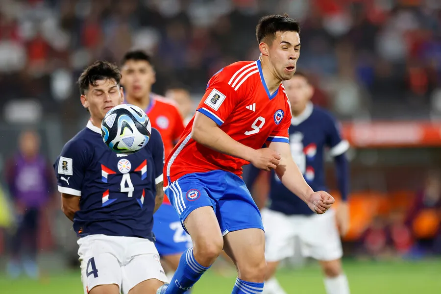 Alexander Aravena se consolidó como alternativa en La Roja. | Foto: Photosport