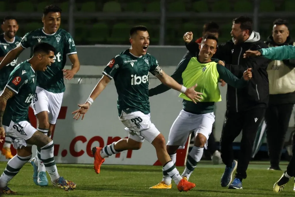 Carlos Muñoz aún no resuelve su continuidad en Wanderers (Photosport)