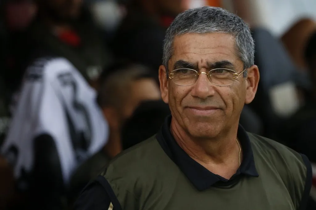 Gualberto Jara fue jefe de las divisiones inferiores de Colo Colo y también dirigió al primer equipo en tres ocasiones de forma interina. (Foto: Andrés Pina/Photosport)