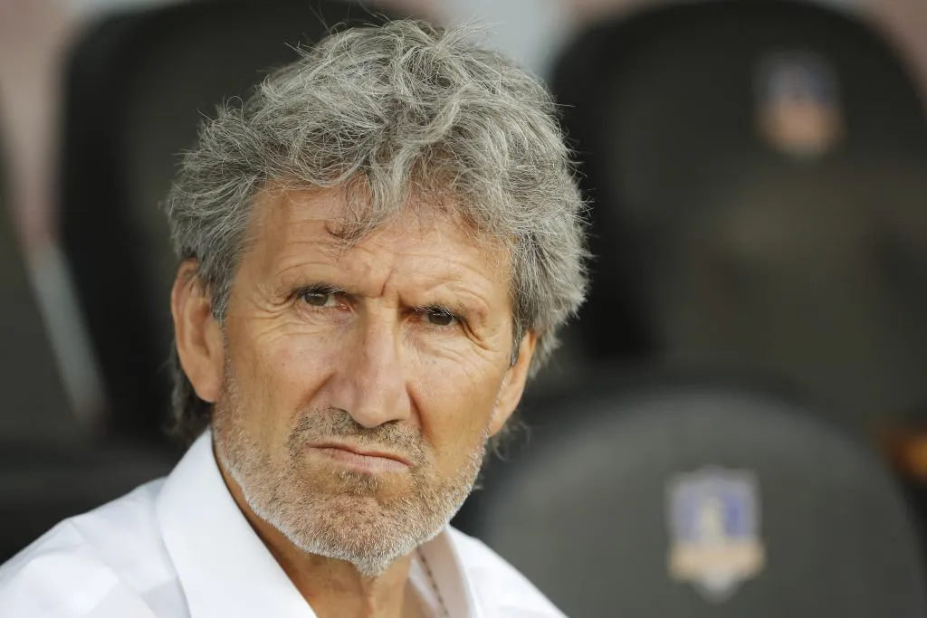 Morón sigue la búsqueda incesante del nuevo DT albo | FOTO: Felipe Zanca/Photosport