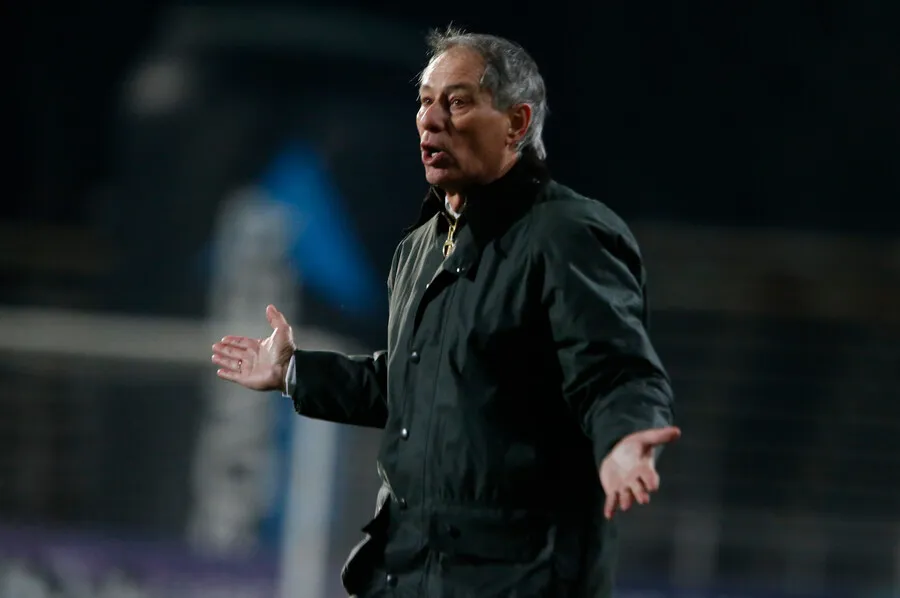 Rodrigo Herrera postula a Ariel Holan en Colo Colo. | Foto: Photosport