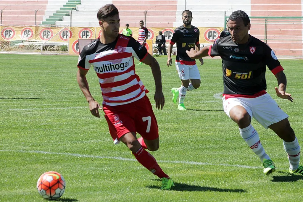 Hormazábal vistiendo la camiseta de Curicó Unido | FOTO: Oscar Tello/Photosport