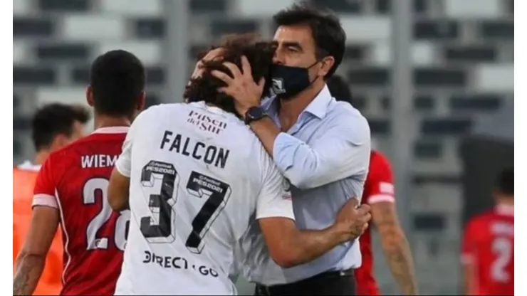 El defensor albo salió a respaldar al ex entrenador de Colo Colo.