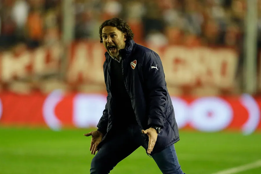 Gabriel Milito se aleja para dirigir a Colo Colo. | Foto: Photosport