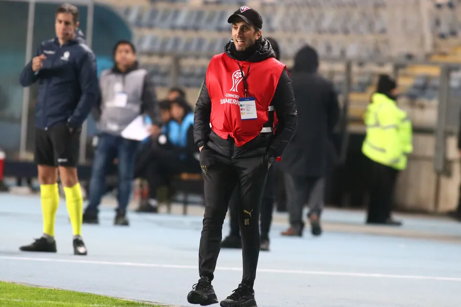 Luis Zubeldía interesa en Colo Colo. | Foto: Photosport