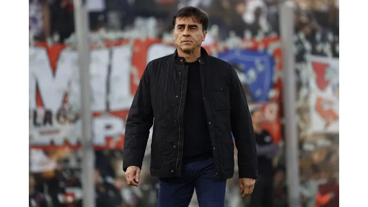 Gustavo Quinteros busca club tras su salida de Colo Colo (Foto: Photosport)