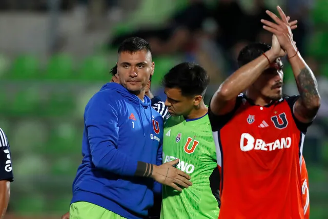 Campos perdió la titularidad ante Toselli. Así terminó el año  (Photosport)