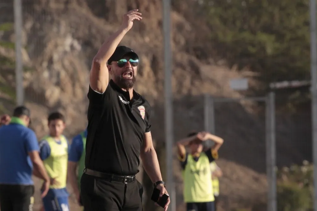 Marco Antonio Figueroa es uno de los favoritos de Jaime Vera para que sea el nuevo entrenador de Colo Colo. (Foto: Jonnathan Oyarzún/Photosport)