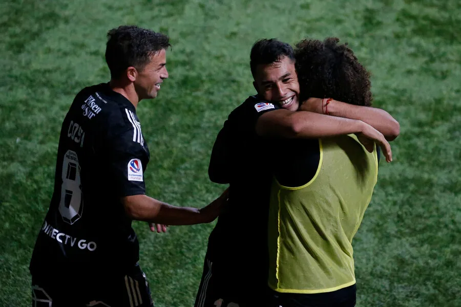 Iván Morales compartió con Maxi Falcón en Colo Colo | Foto: Photosport
