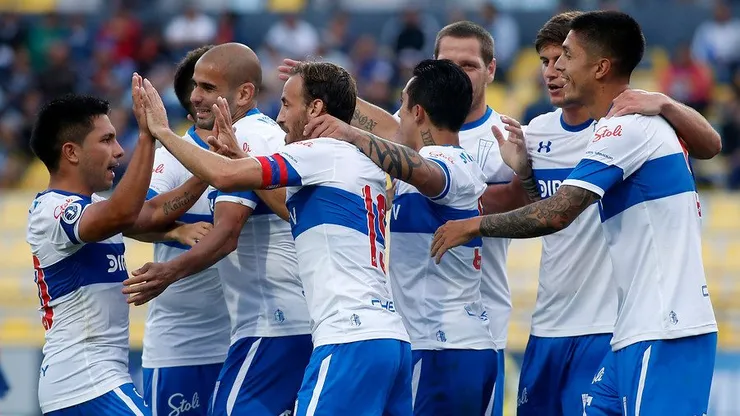 Ex Universidad Católica sería compañero de Gary Medel en Brasil