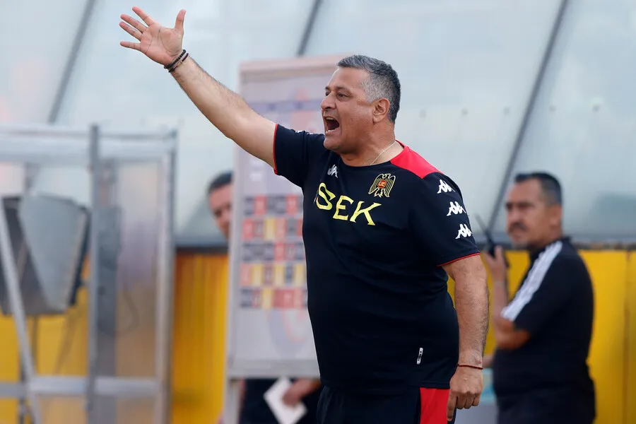 Ronald Fuentes se ofrece a dirigir a la U. | Foto: Photosport