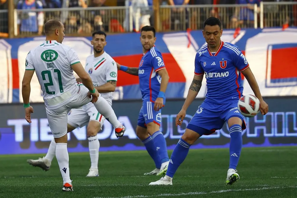Díaz enfrentando al equipo de sus amores | FOTO: Marcelo Hernandez/Photosport