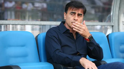 Gustavo Quinteros dejó de ser el entrenador de Colo Colo. (Foto: Álex Díaz/Photosport)