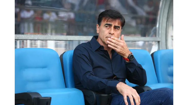 Gustavo Quinteros dejó de ser el entrenador de Colo Colo. (Foto: Álex Díaz/Photosport)