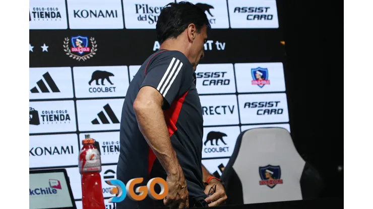Gustavo Quinteros dejó de ser el DT de Colo Colo y le buscan reemplazante. (Foto: Javier Salvo/ Photosport)