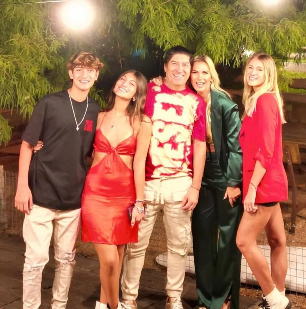 Fotografía familiar de los Zamorano Alberó. (Foto: Instagram)