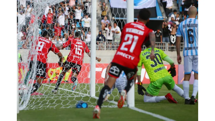 Emiliano Amor anotó el empate de Colo Colo ante Magallanes por la final de Copa Chile. (Foto: Alex Diaz/Photosport)