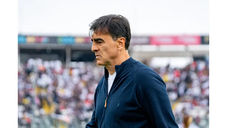 Se empiezan a caer los clubes interesados en el entrenador Gustavo Quinteros de Colo Colo. (Foto: Guillermo Salazar)