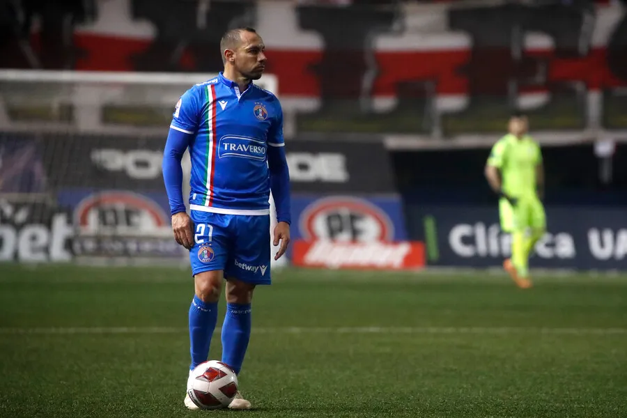 Marcelo Díaz volverá a vestirse de azul, aseguran. | Foto: Photosport