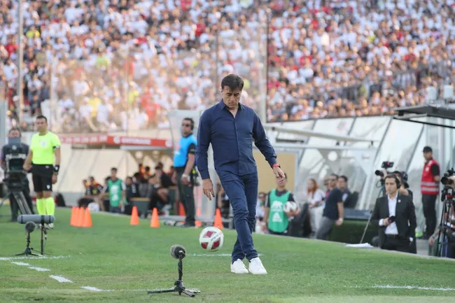 Gustavo Quinteros asegura tener buena relación con todos los sectores de Blanco y Negro (Foto: Photosport)